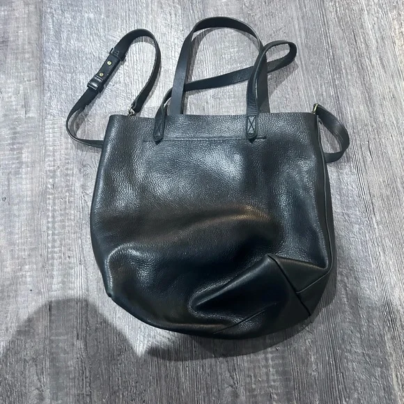 Chic Black Leather Shoulder Bag - Picture 2 of 5